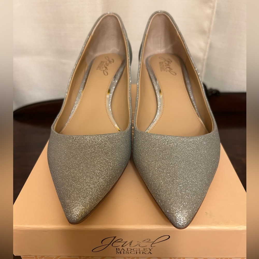 Badgley Mischka Jewel Royalty Silver Glitter Heels Pumps Size 8.5 New In Box